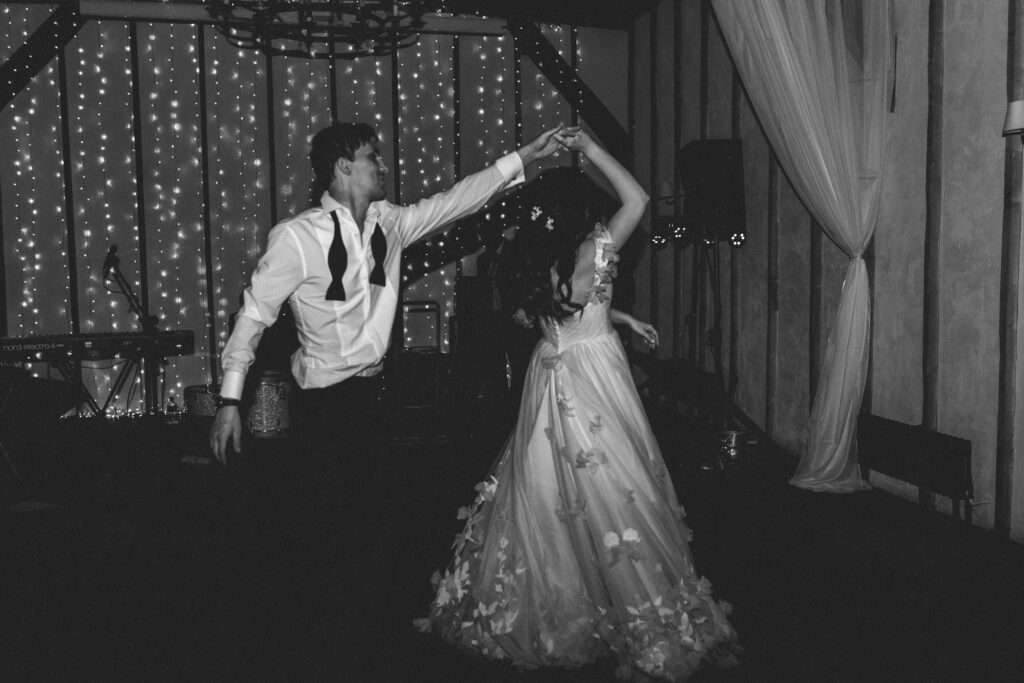 last dance photo by hampshire wedding photographer