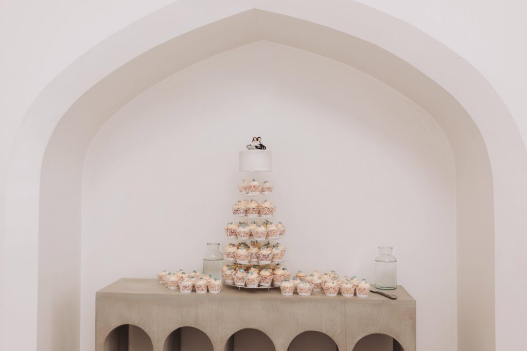 wedding cake at pennsylvania castle estate