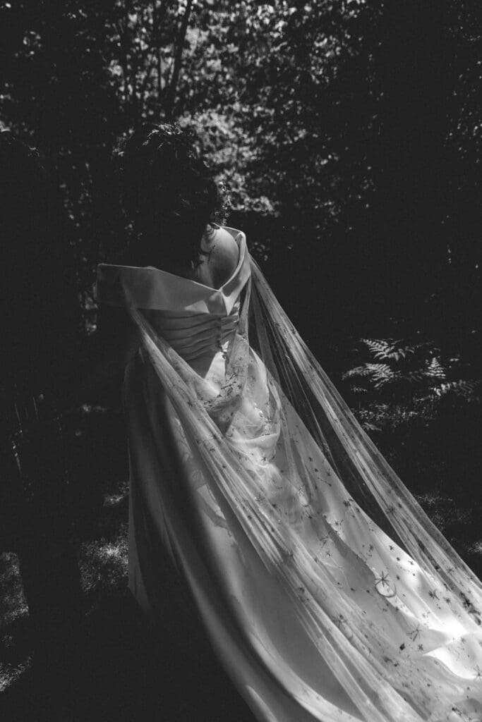 brides dress train